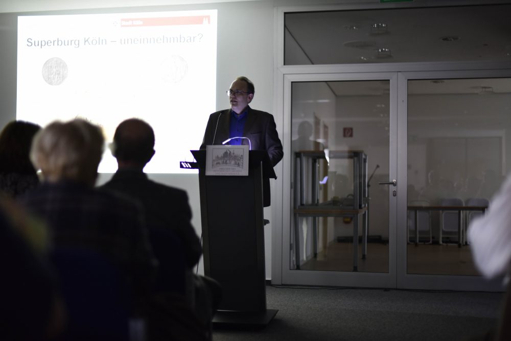 Dr. Max Plassmann referierte über das „Leben im Schatten der Mauer“