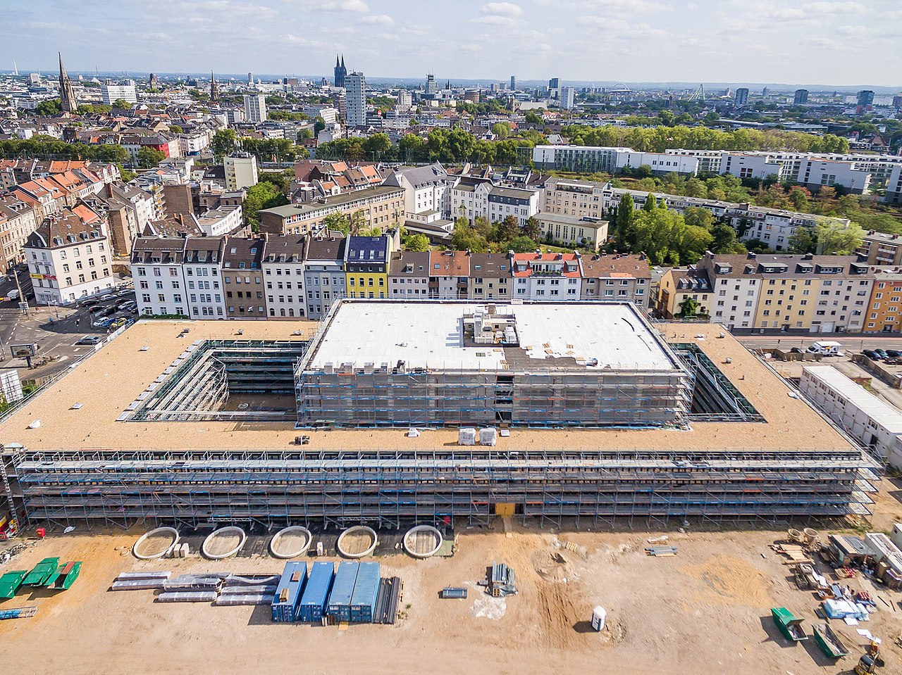 Der Archivneubau aus 40 Metern Höhe