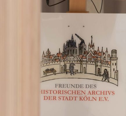 Logo des Fördervereins im Ambiente des neuen archivs